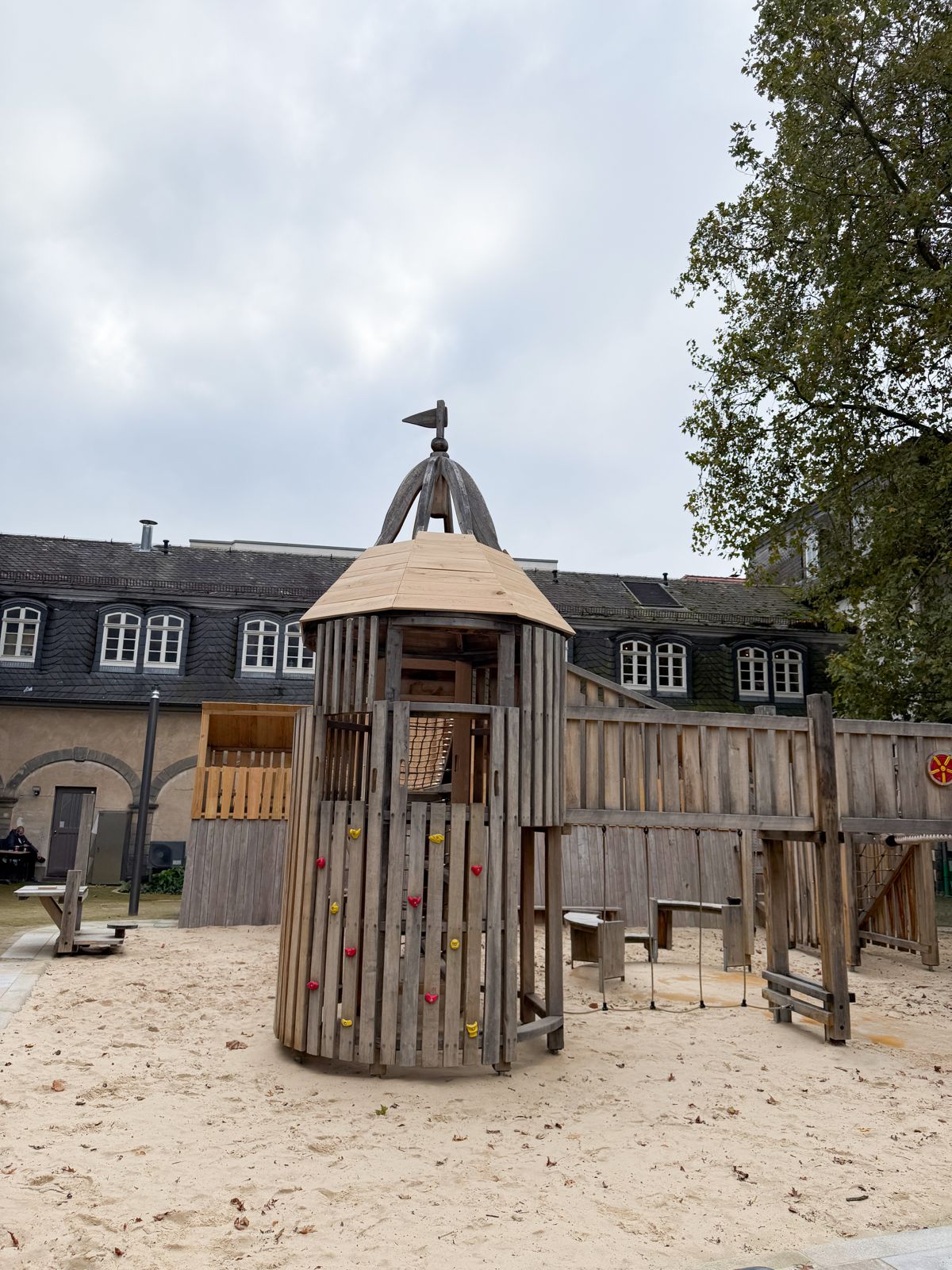 Spielplatz auf dem Detmolder Schlossplatz wieder geöffnet