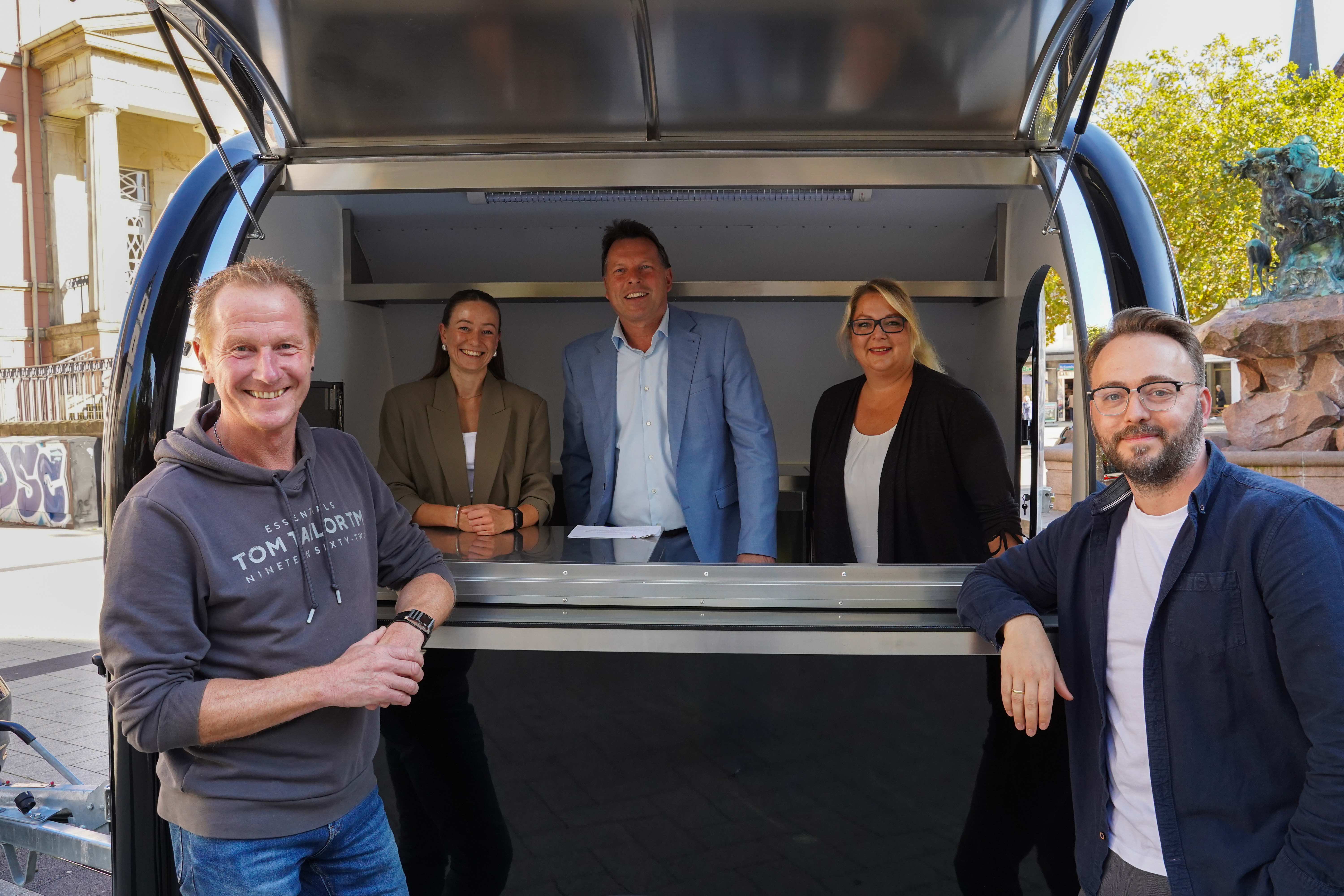 Neuer Pop-up-Verkaufsanhänger für den Detmolder Wochenmarkt